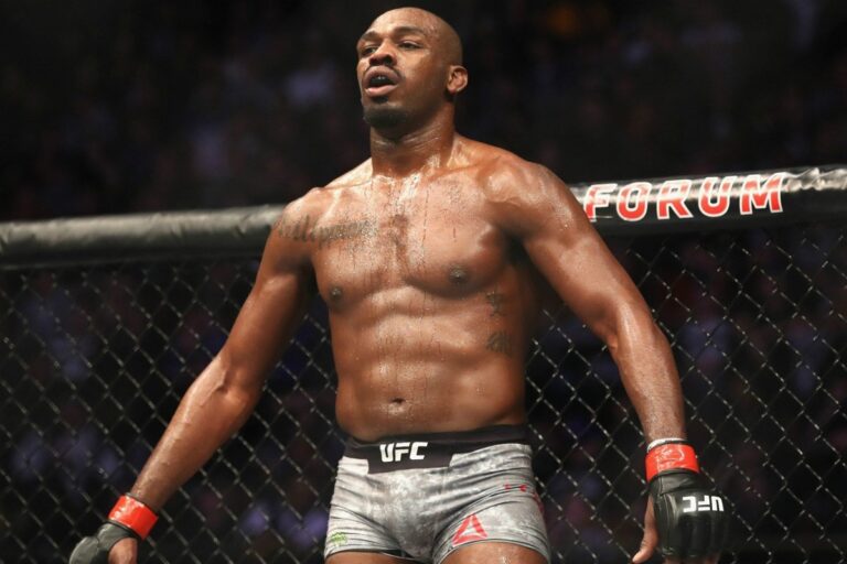 Jon Jones : Quelle taille et quel poids pour le champion de l&rsquo;UFC ?