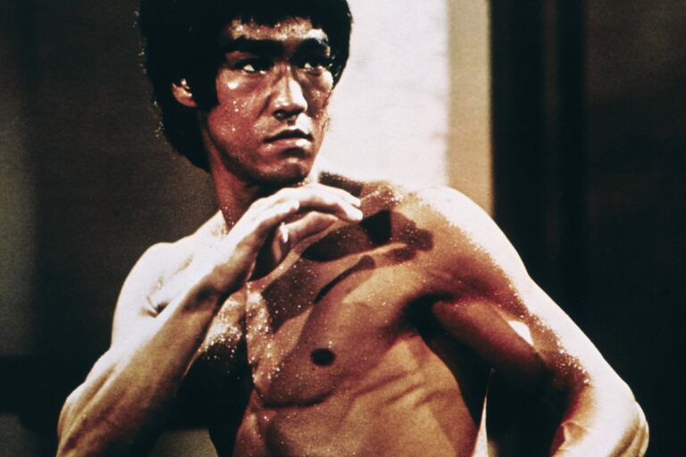 Physique de Bruce Lee : Analyse et comment l&rsquo;avoir ?